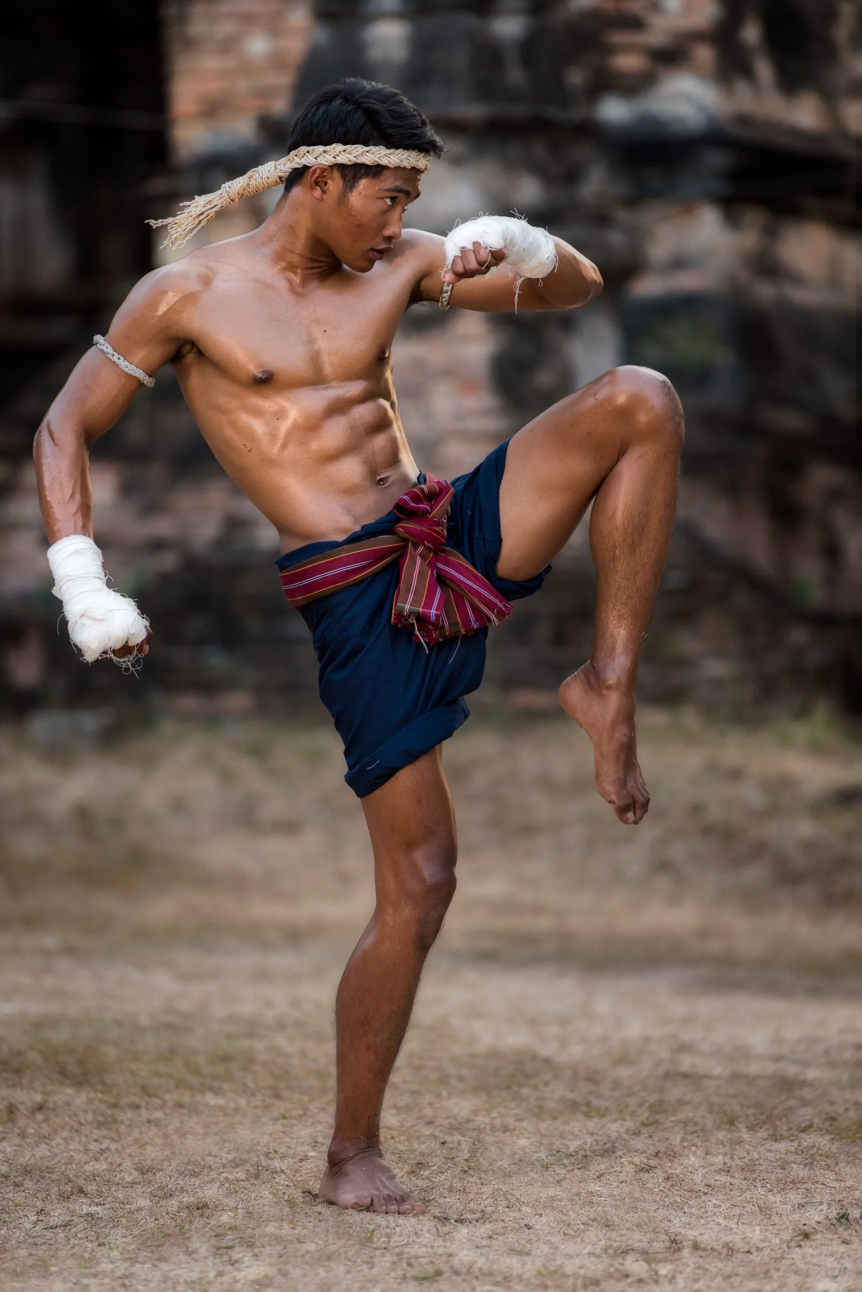 Muay Thai Elbow Strike in Traditional Thai Boxing Muay Thai Elbow Strike in Traditional Thai Boxing